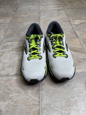 Brooks Ghost 15 White Nightlife Women’s Shoe Size 11 White 1203801B125 Preowned